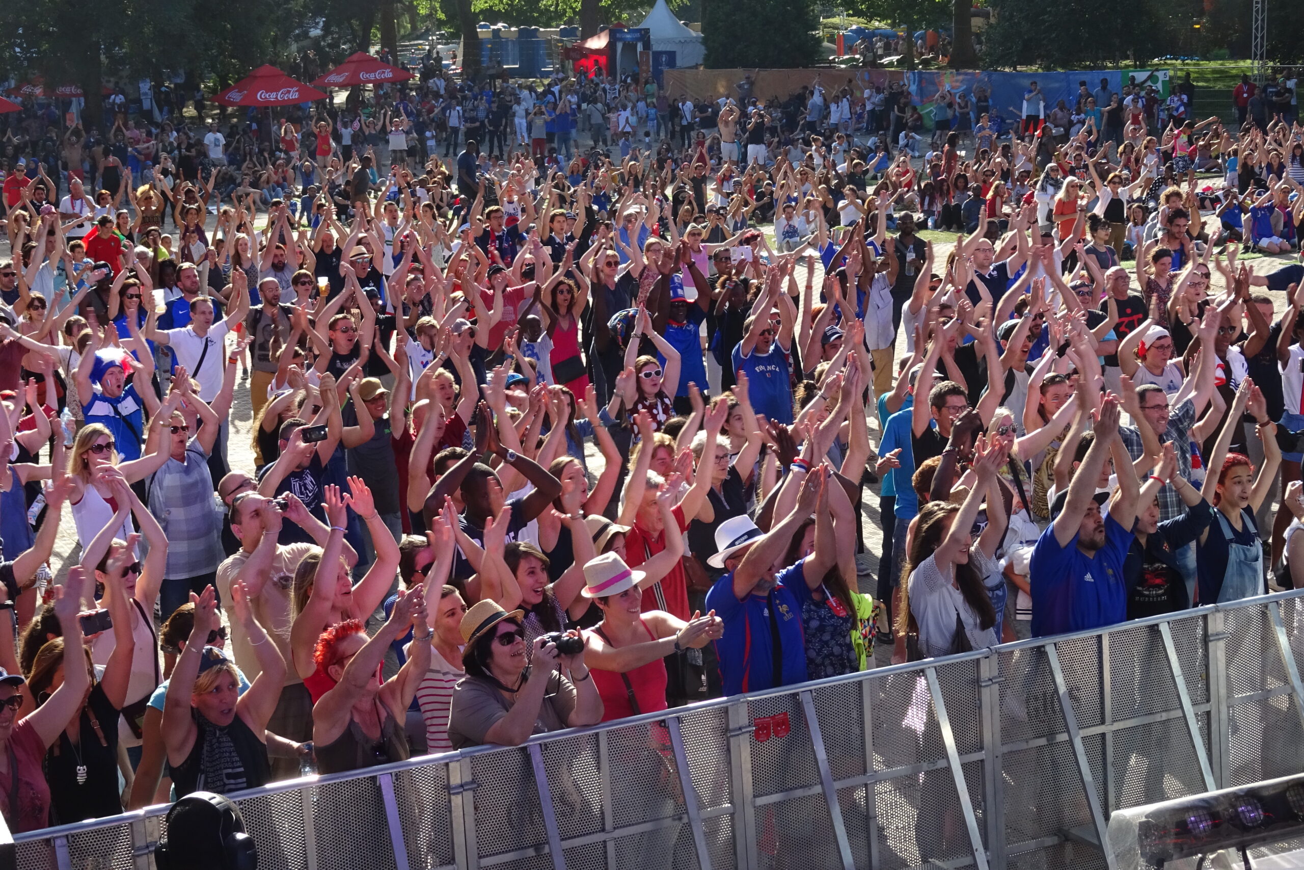 by Maho Fan Zone Euro 2016 UEFA Saint-Denis, Premiers secours, ambiance