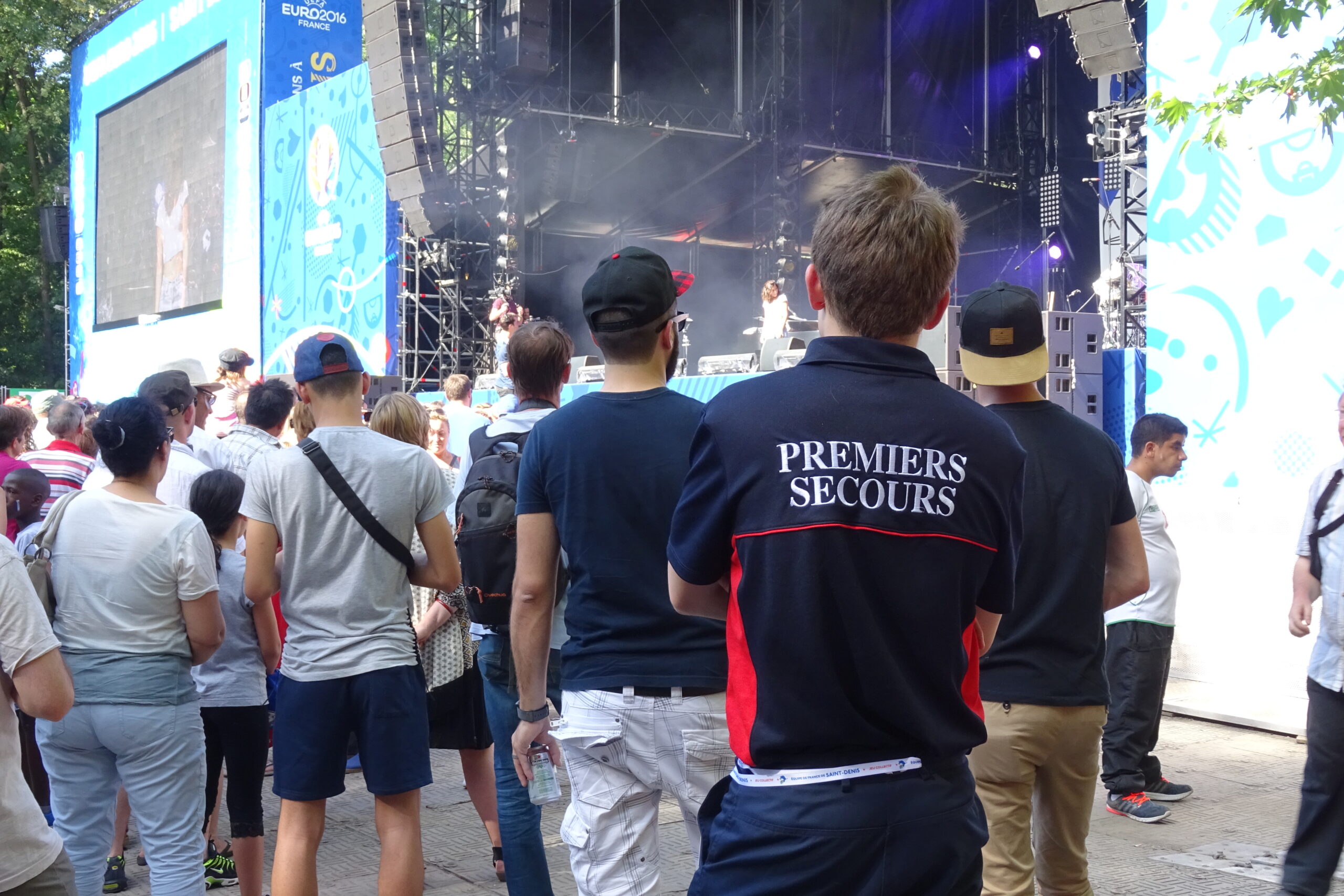 by Maho Fan Zone Euro 2016 UEFA Saint-Denis, Premiers secours